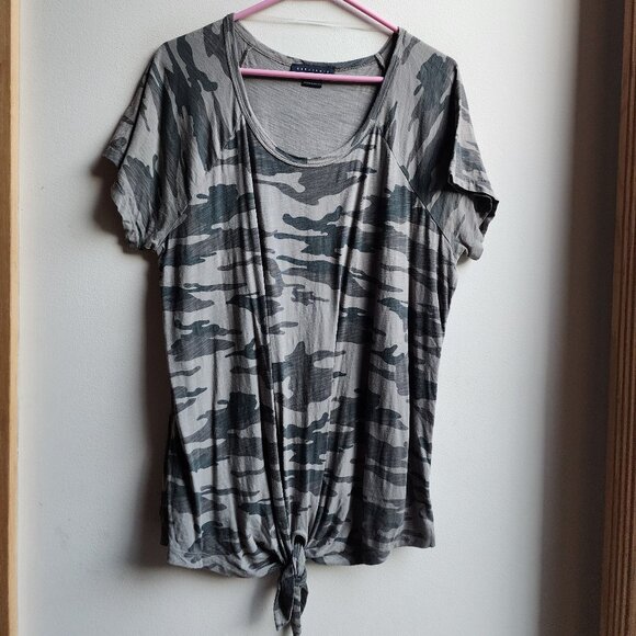 Sanctuary Gray/Green Camo Scoop Neck Tie-Front Jersey Size XL - Picture 8 of 16